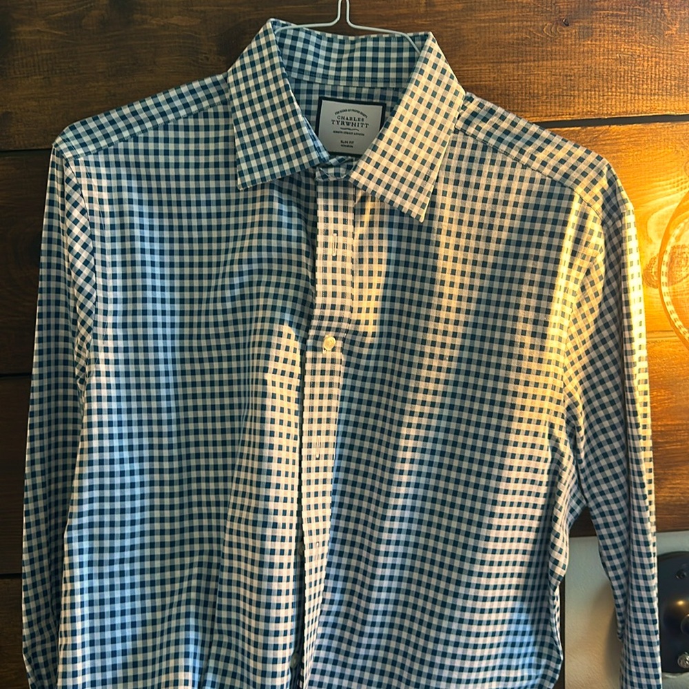 Men’s 16.5 neck, 35 sleeve, LIKE NEW, non-iron slim-fit Charles Tyrwhitt shirt.